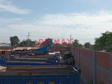 🏭 VENTA DE LOCAL INDUSTRIAL – SULLANA,  🏭
📌 Ubicación privilegiada en zona industrial Sullana–Tambogrande, con perímetro construido

🌟 ¡Una oportun