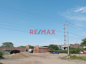 🏭 VENTA DE LOCAL INDUSTRIAL – SULLANA,  🏭
📌 Ubicación privilegiada en zona industrial Sullana–Tambogrande, con perímetro construido

🌟 ¡Una oportun