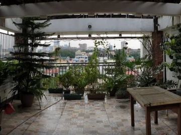 FOR SALE: 6 BR Residential/Office Townhouse in Roxas District, Quezon City