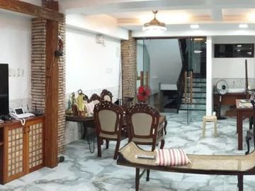 FOR SALE: 6 BR Residential/Office Townhouse in Roxas District, Quezon City