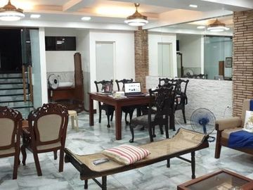 FOR SALE: 6 BR Residential/Office Townhouse in Roxas District, Quezon City