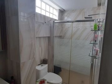 FOR SALE: 6 BR Residential/Office Townhouse in Roxas District, Quezon City