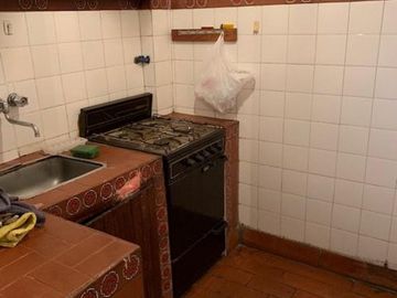 AMPLIO SEMIPISO DE 2 AMBIENTES CON POSIBILIDAD DE 3