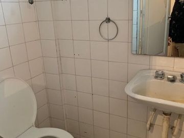 AMPLIO SEMIPISO DE 2 AMBIENTES CON POSIBILIDAD DE 3