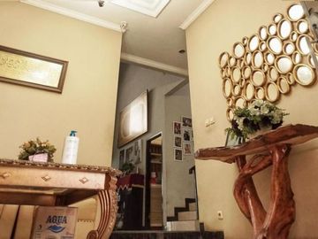 DI JUAL RUMAH (Semi Furnished )DI TAMAN ALFA INDAH PESANGGRAHAN JAKARTA SELATAN