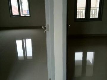 Rumah di Sukmajaya, Baru, 2Lt, dlm Cluster di Kemang II