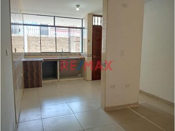 Venta de casa en Urb. San Isidro I Etapa, calle Uranio con Base para 5 pisos!
Ubicada cerca de Av. Metropolitana, Universidad Privada del Norte (UPN)