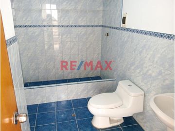 Venta de casa en Urb. San Isidro I Etapa, calle Uranio con Base para 5 pisos!
Ubicada cerca de Av. Metropolitana, Universidad Privada del Norte (UPN)