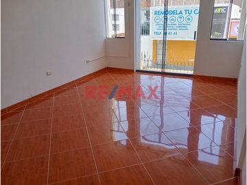 Venta de casa en Urb. San Isidro I Etapa, calle Uranio con Base para 5 pisos!
Ubicada cerca de Av. Metropolitana, Universidad Privada del Norte (UPN)