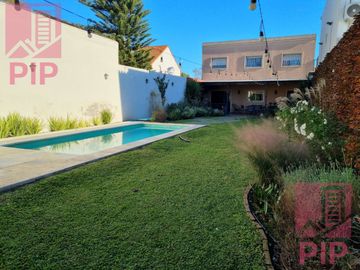 Casa  en Venta Moron / Moron (B110 607)