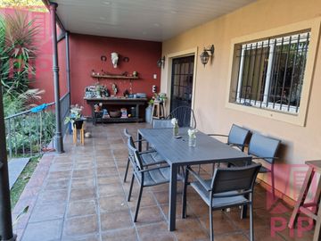Casa  en Venta Moron / Moron (B110 607)
