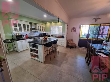 Casa  en Venta Moron / Moron (B110 607)