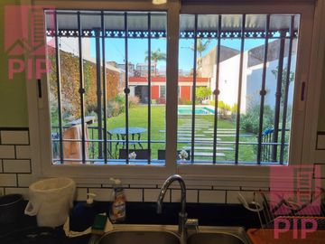 Casa  en Venta Moron / Moron (B110 607)