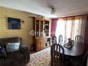 Casa en venta de 4 dorm. en Maipú