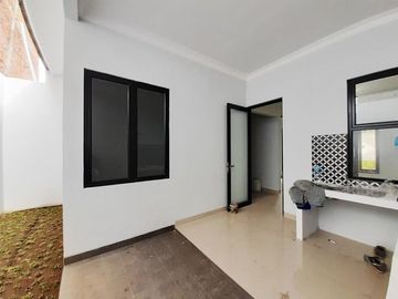 Rumah minimalis modern siap huni dalam cluster dekat Pamela 7