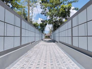Rumah minimalis modern siap huni dalam cluster dekat Pamela 7