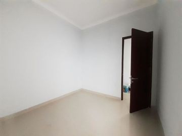Rumah minimalis modern siap huni dalam cluster dekat Pamela 7