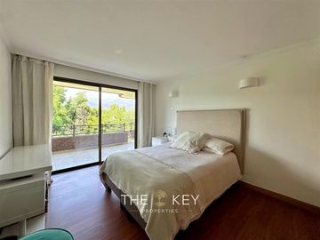 Departamento en venta de 4 dorm. en Lo Barnechea