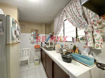 Se Vende Departamento Tipo Casa De 4 Pisos                                       Puerta A La Calle                                  Av. Ignacio Merino