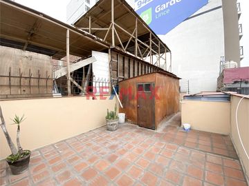 Se Vende Departamento Tipo Casa De 4 Pisos                                       Puerta A La Calle                                  Av. Ignacio Merino