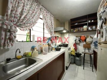 Se Vende Departamento Tipo Casa De 4 Pisos                                       Puerta A La Calle                                  Av. Ignacio Merino