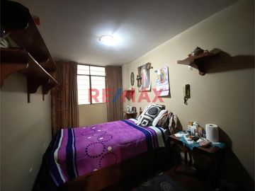 Se Vende Departamento Tipo Casa De 4 Pisos                                       Puerta A La Calle                                  Av. Ignacio Merino