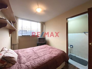 Se Vende Departamento Tipo Casa De 4 Pisos                                       Puerta A La Calle                                  Av. Ignacio Merino