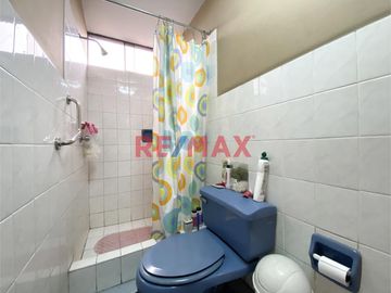 Se Vende Departamento Tipo Casa De 4 Pisos                                       Puerta A La Calle                                  Av. Ignacio Merino