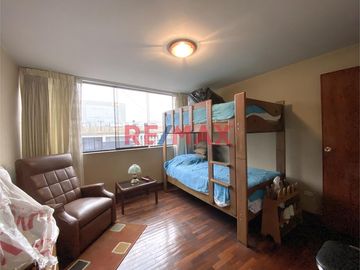 Se Vende Departamento Tipo Casa De 4 Pisos                                       Puerta A La Calle                                  Av. Ignacio Merino