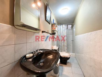 Se Vende Departamento Tipo Casa De 4 Pisos                                       Puerta A La Calle                                  Av. Ignacio Merino