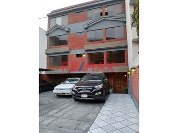 📍 Departamento en Los Álamos de Monterrico – Surco

💥 PRECIO AJUSTADO: $115,000 💰
(Incluye cochera lineal para 2 autos o camionetas 🚗🚗)
📄 ¡Documen