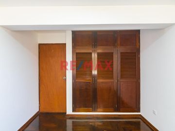 📍 Departamento en Los Álamos de Monterrico – Surco

💥 PRECIO AJUSTADO: $115,000 💰
(Incluye cochera lineal para 2 autos o camionetas 🚗🚗)
📄 ¡Documen