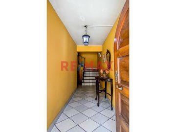 📍 Departamento en Los Álamos de Monterrico – Surco

💥 PRECIO AJUSTADO: $115,000 💰
(Incluye cochera lineal para 2 autos o camionetas 🚗🚗)
📄 ¡Documen