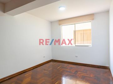 📍 Departamento en Los Álamos de Monterrico – Surco

💥 PRECIO AJUSTADO: $115,000 💰
(Incluye cochera lineal para 2 autos o camionetas 🚗🚗)
📄 ¡Documen