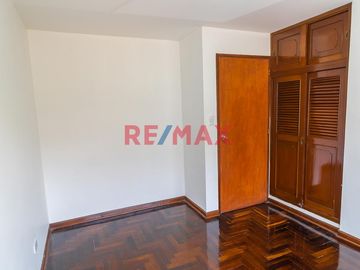 📍 Departamento en Los Álamos de Monterrico – Surco

💥 PRECIO AJUSTADO: $115,000 💰
(Incluye cochera lineal para 2 autos o camionetas 🚗🚗)
📄 ¡Documen