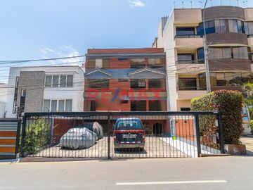 📍 Departamento en Los Álamos de Monterrico – Surco

💥 PRECIO AJUSTADO: $115,000 💰
(Incluye cochera lineal para 2 autos o camionetas 🚗🚗)
📄 ¡Documen