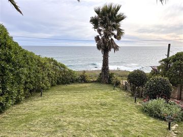 Casa en venta de 3 dorm. frente al mar - Quintero