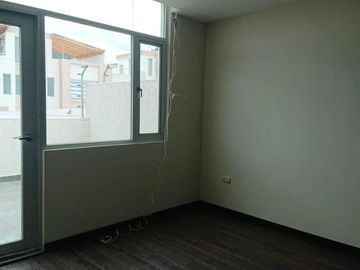 Venta casa 3 dormitorios acabados de lujo, Por estrenar, Sector Nayón
