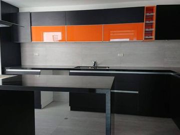 Venta casa 3 dormitorios acabados de lujo, Por estrenar, Sector Nayón