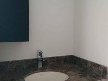 Venta casa 3 dormitorios acabados de lujo, Por estrenar, Sector Nayón