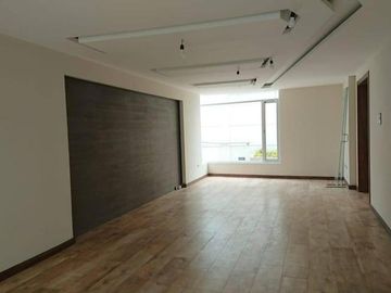 Venta casa 3 dormitorios acabados de lujo, Por estrenar, Sector Nayón