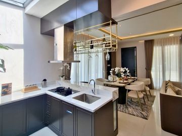 Navara Rumah Mewah 3 Lantai Di Harapan Indah