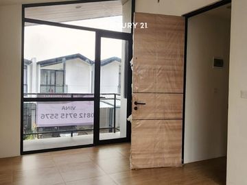 Hunian Modern 2 Lantai Dengan Desain Elegan  Nyaman