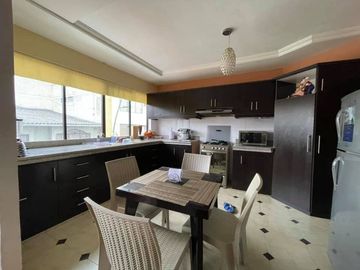 Casa rentera en venta en el centro de Loja