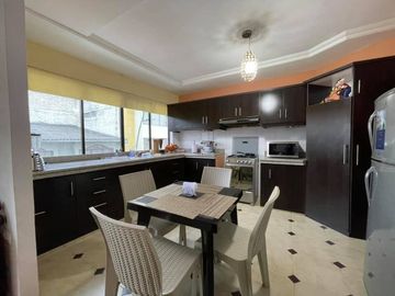 Casa rentera en venta en el centro de Loja