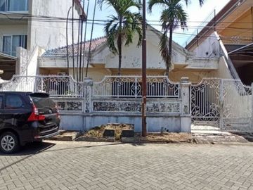 Rumah Dharmahusada Indah Barat Hadap Timur Row Jalan 3 mobil