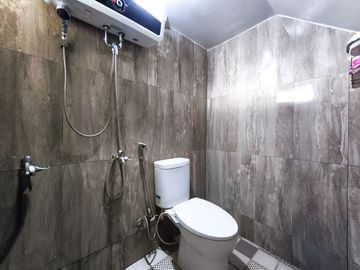 Rumah 6 Kamar Tidur SHM 10 Mnt ke Summarecon Mall Serpong J-45121