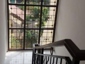 Rumah Second 2 Lantai Mewah dan Strategis di Ciputat Tangsel 2 M an (aisah)