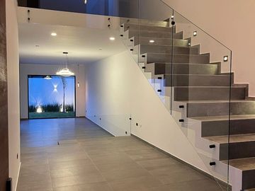 Residencia en La Condesa Juriquilla,  5 Recamaras, 5.5 Baños, Roof Garden, Jardí