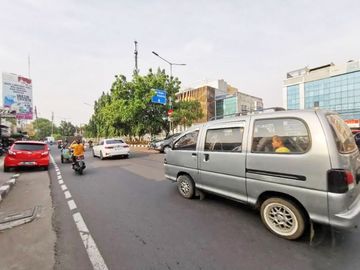 Rumah Dijual + 5 Kios di Kebon Jeruk Dekat RCTI
